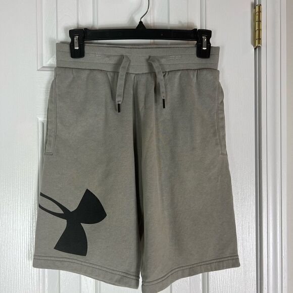 Underarmour Grey Shorts Size Small - Picture 1 of 6